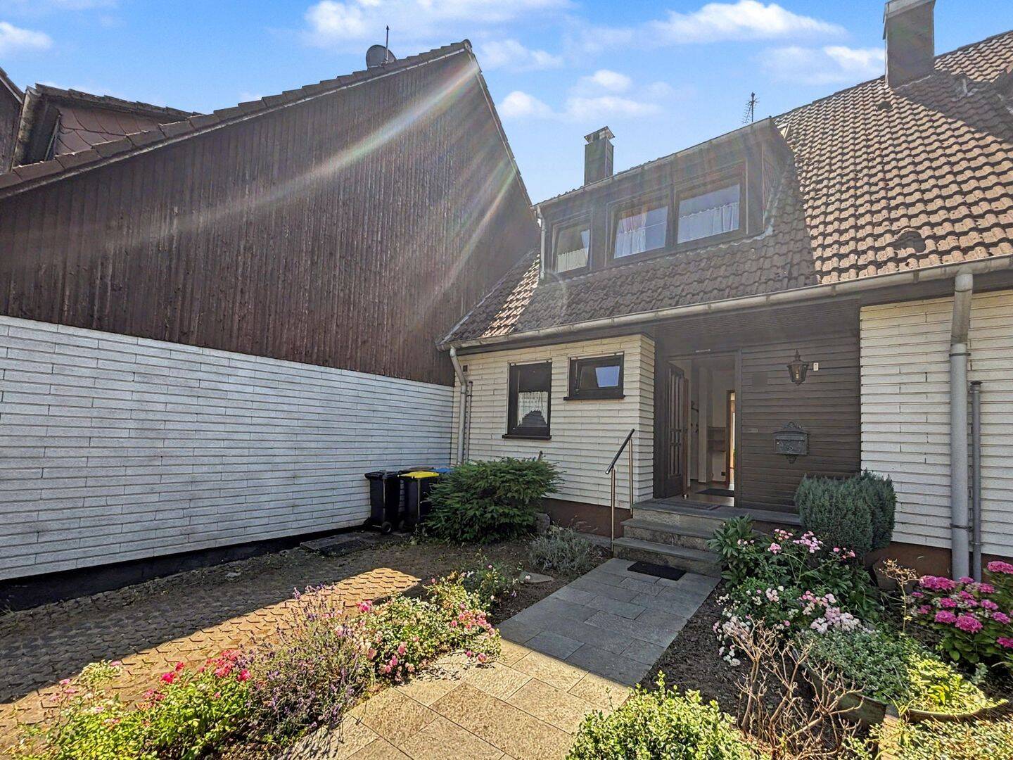 Reihenmittelhaus mit viel Potenzial und zwei Stellplätzen in Wuppertal-Langerfeld, 42389 Wuppertal (Langerfeld)