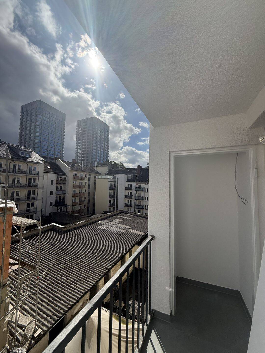 Erstbezug nach Modernisierung | Helle Wohnung mit Balkon, Fußbodenheizung &Blick auf Bonifaziustürme, 55118 Mainz (Neustadt)