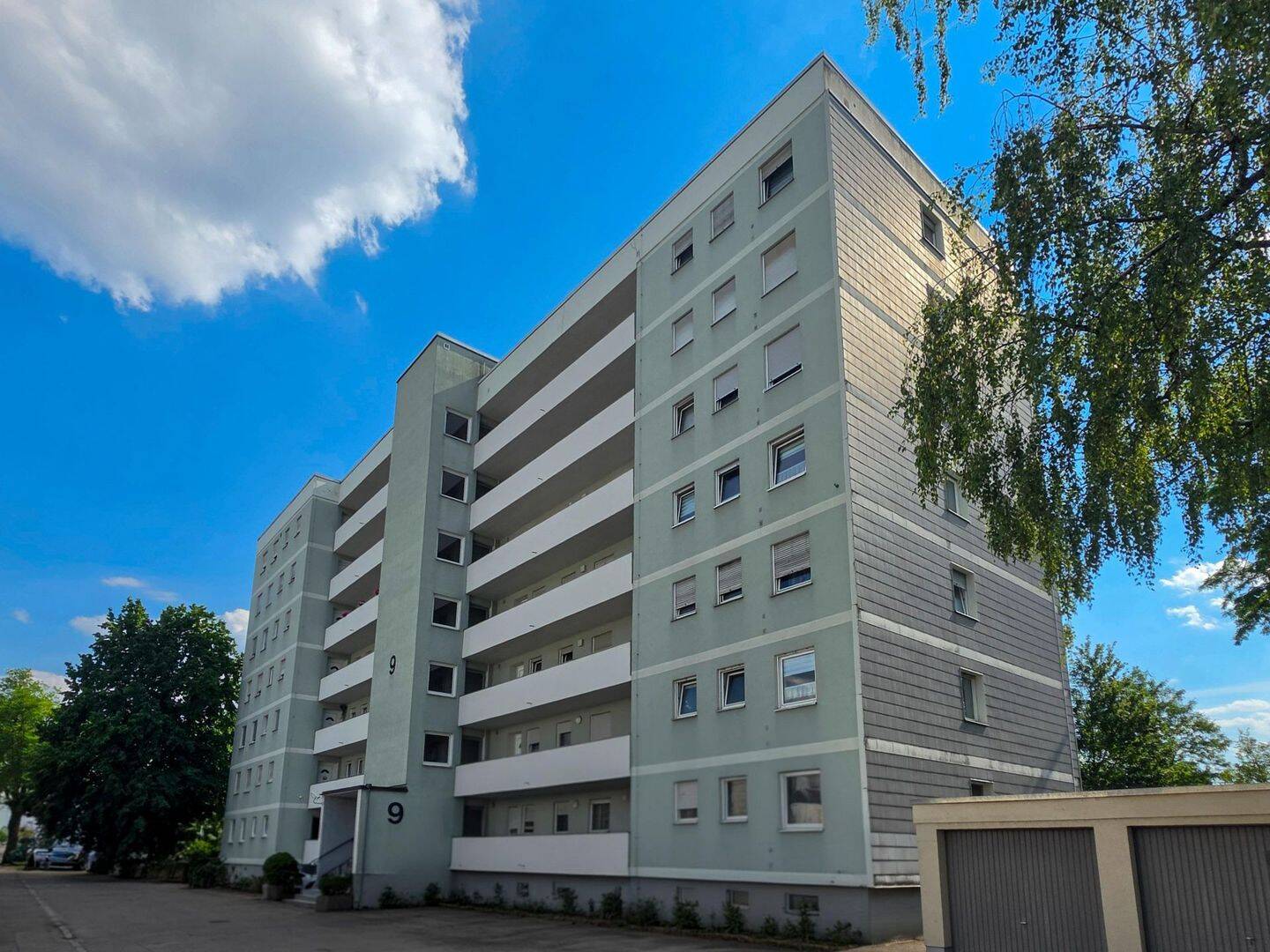 Attraktive 2-Zimmer-Wohnung mit Garage und Entwicklungspotenzial in Augsburg-Lechhausen, 86167 Augsburg (Lechhausen)