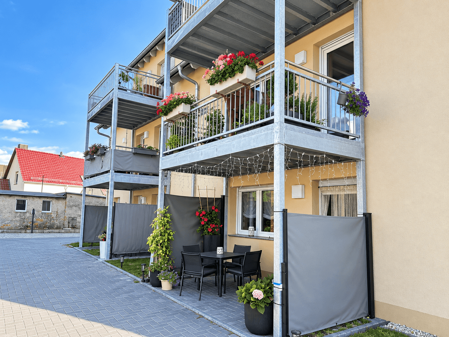 Wohnen mit Komfort: Helle Wohnung mit großer Terrasse & Tageslichtbad, 4838 Jesewitz