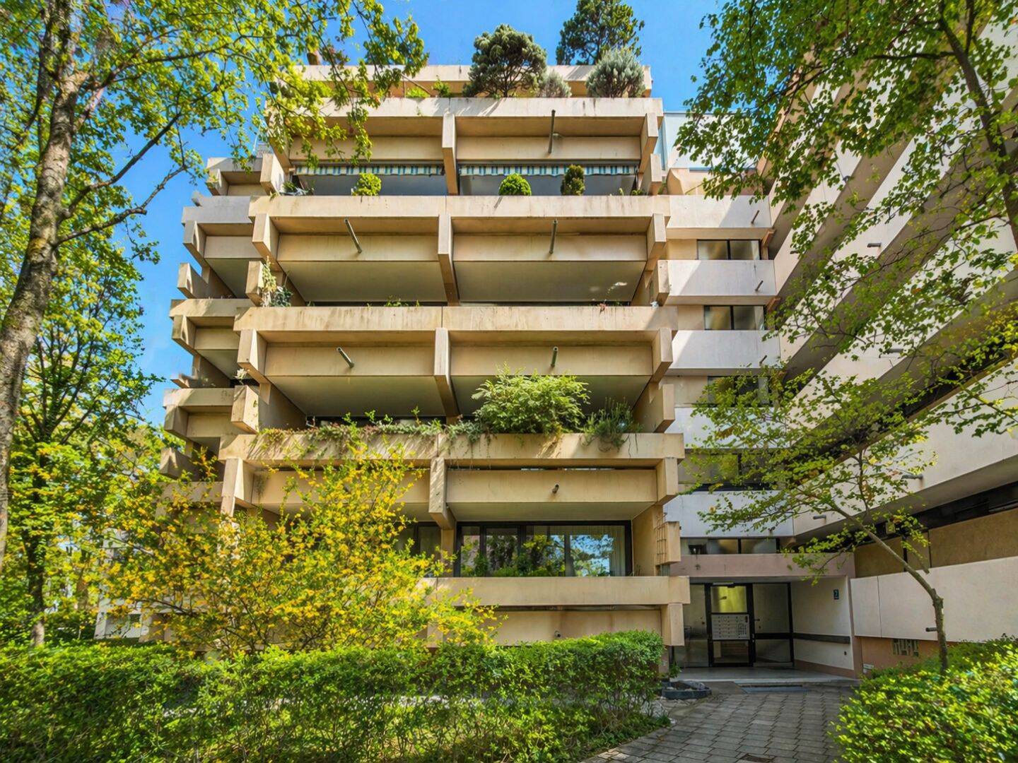 Sofort bezugsfrei: renovierungsbedürftige 2-Zimmer-Wohnung mit großzügigem, sonnigem Balkon!, 81673 München (Berg am Laim)