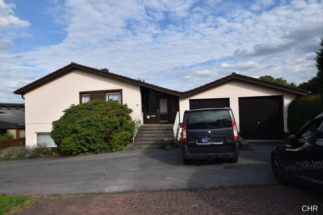 Grosszügig geschnittenes Einfamilienhaus in Bungalowstil mit sep Einliegerwohnung in ruhiger Lage, 37520 Osterode am Harz