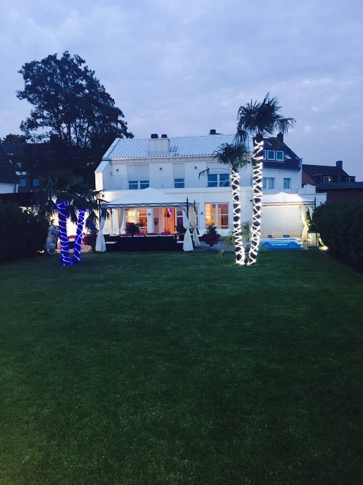 Düsseldorf-Hamm/Rheinblick: Exklusive Villa + Mehrfamilienhaus  + Baugrundstück mit Rheinblick!, 40221 Düsseldorf