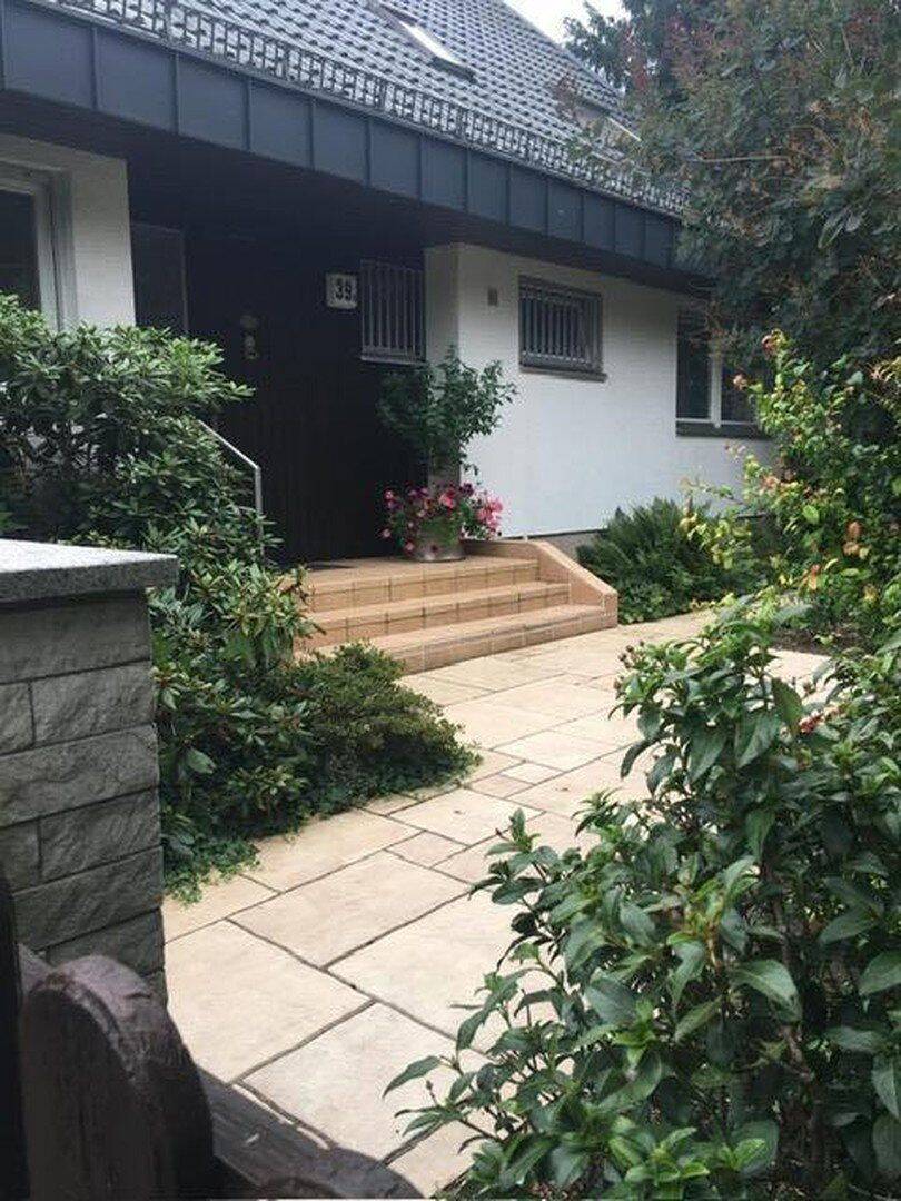 Exklusives Reihenendhaus im Bungalow-Stil mit Galerie, Pool und traumhaften Garten, 90453 Nürnberg