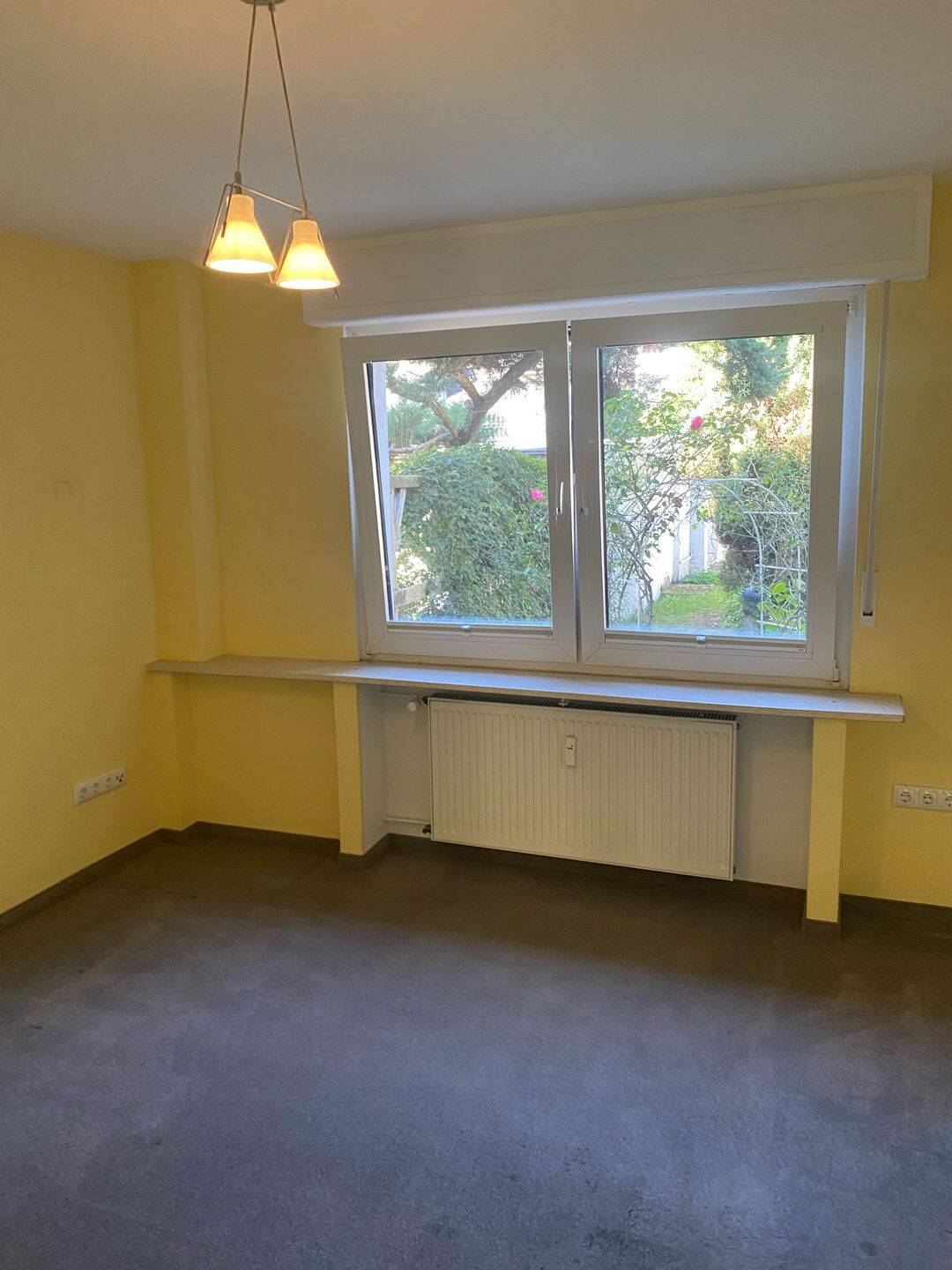 Zur Vermietung steht eine gemütliche und helle 2-Zimmer-Wohnung mit ca. 37 m² Wohnfläche in beliebter Lage am Sternbuschweg in Duisburg-Neudorf., 47057 Duisburg (Dellviertel Hochfeld Neudorf-Nord Neudorf-Süd)