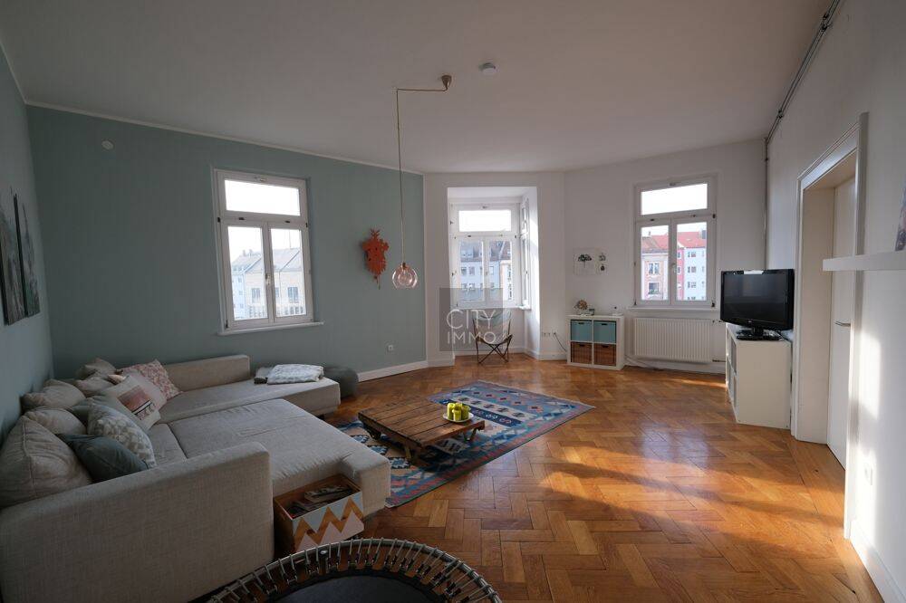 Jugendstil-Traum auf 196m² direkt am Friedrich-Ebert-Platz – 6-Zi.-Altbauwohnung mit Balkon und EBK, 90408 Nürnberg (Großreuth h. d. Veste Gärten h. d. Veste Maxfeld Nordbahnhof Sankt Johannis)