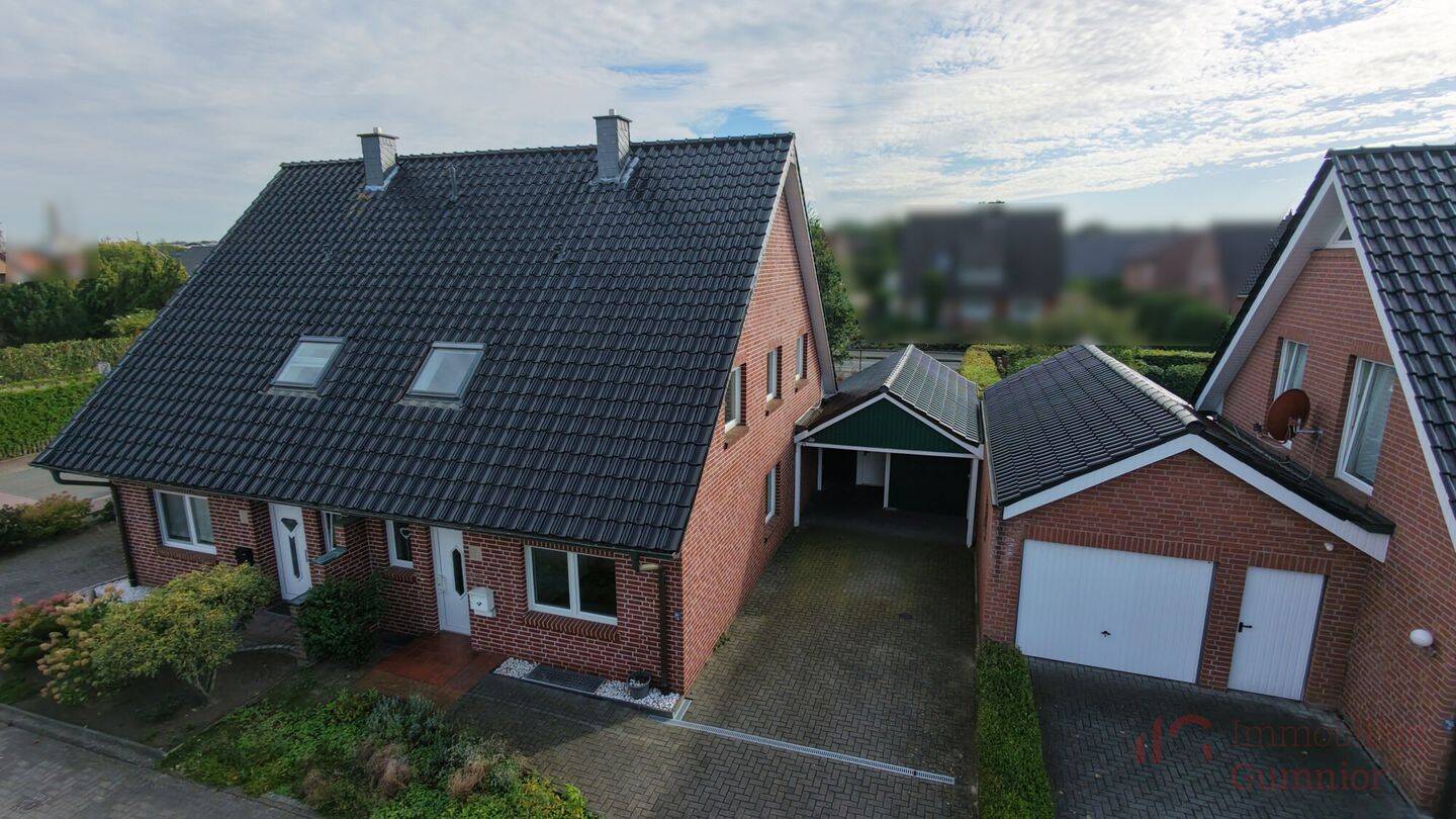 IMMOBILIEN GUMNIOR präsentiert: junge Doppelhaushälfte mit Carport und Garten, 48499 Salzbergen