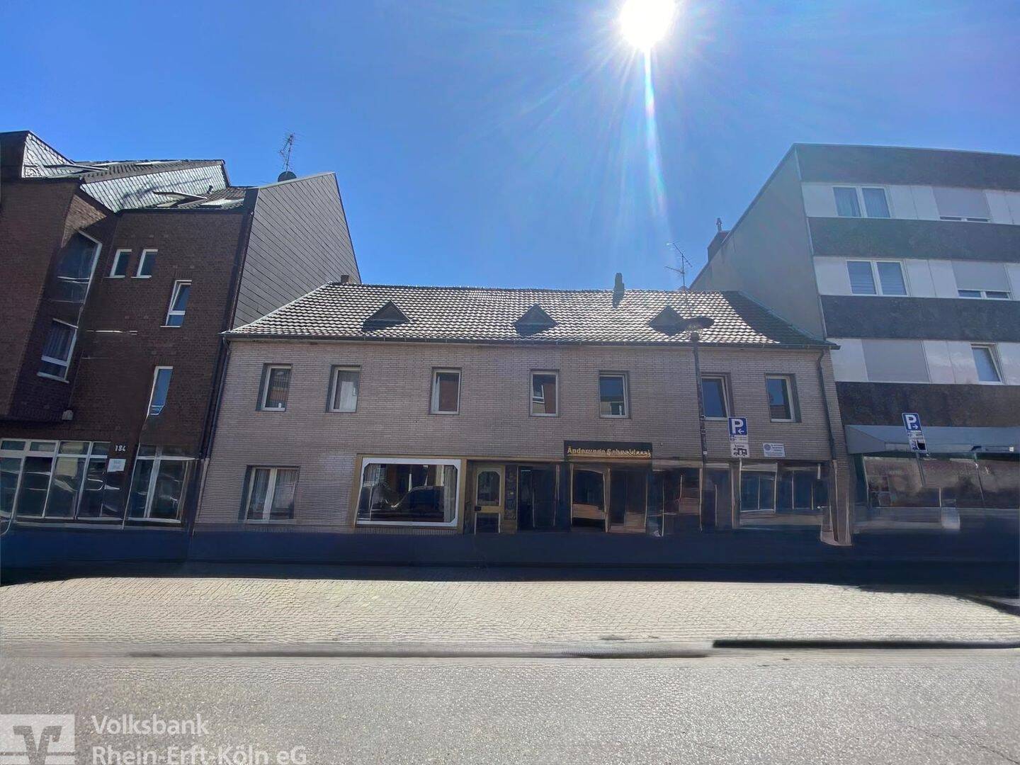 BAUGRUNDSTÜCK MIT ABRISSOBJEKT – BAUGENEHMIGUNG FÜR 10 WOHN- UND 1 GEWERBEEINHEIT IN FRECHEN-CITY, 50226 Frechen
