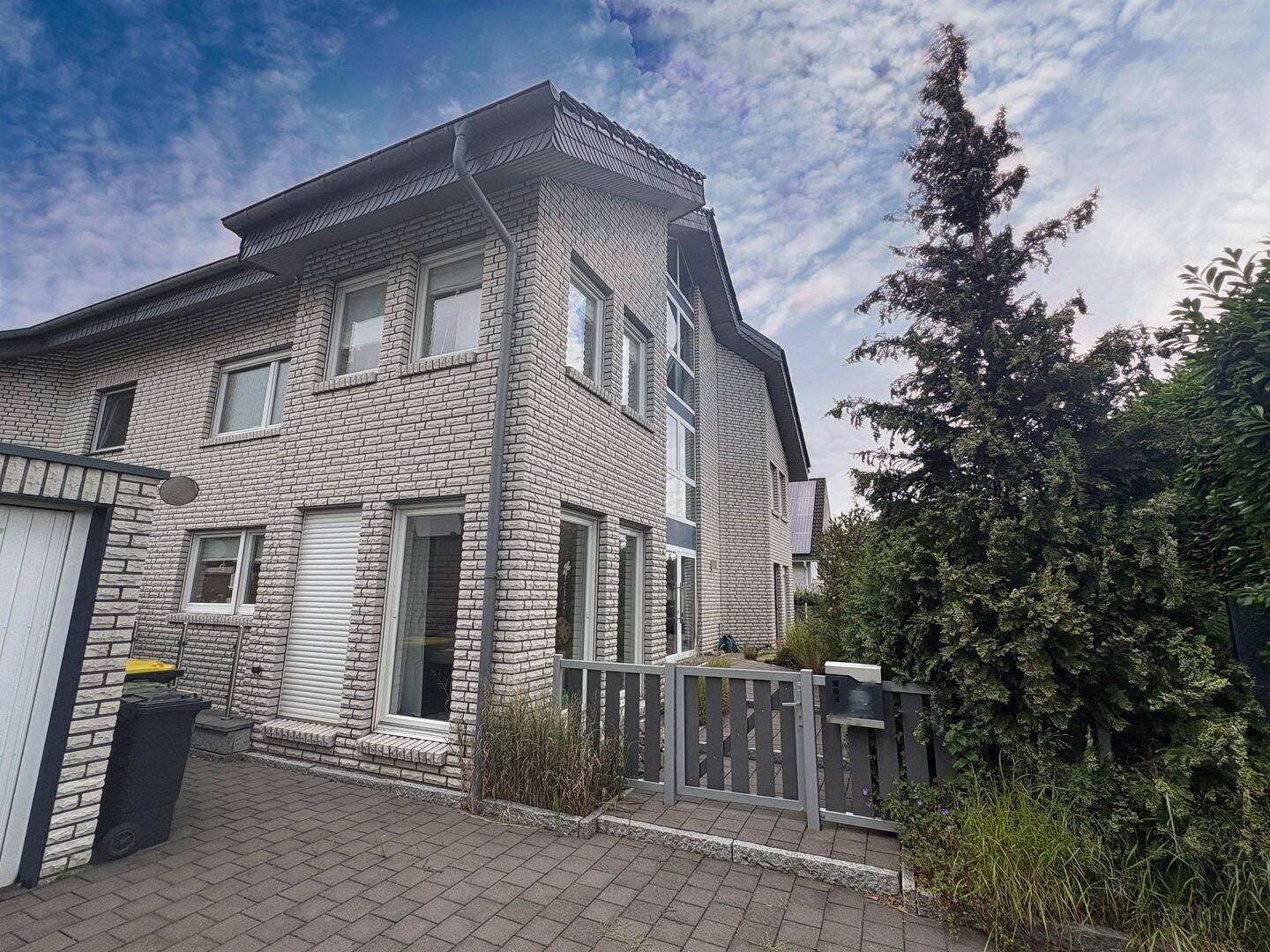 Ihr neues Traumdomizil – Exklusives Familienhaus mit Einliegerwohnung, Kamin & Photovoltaik, 59174 Kamen