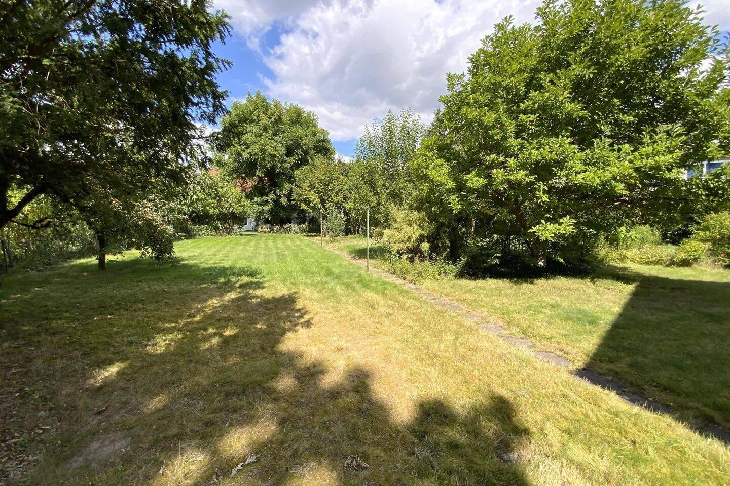 Flexibler Bauplatz in Ehrsen – Geschosswohnungs- bau möglich, 32108 Bad Salzuflen