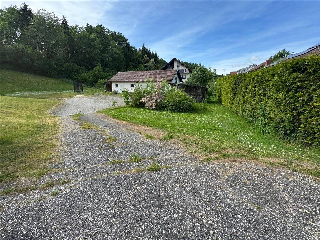 Ein Grundstück mit Seltenheitswert – Bachlauf, viel Potenzial und vielfältige Nutzungsmöglichkeiten, 94327 Bogen