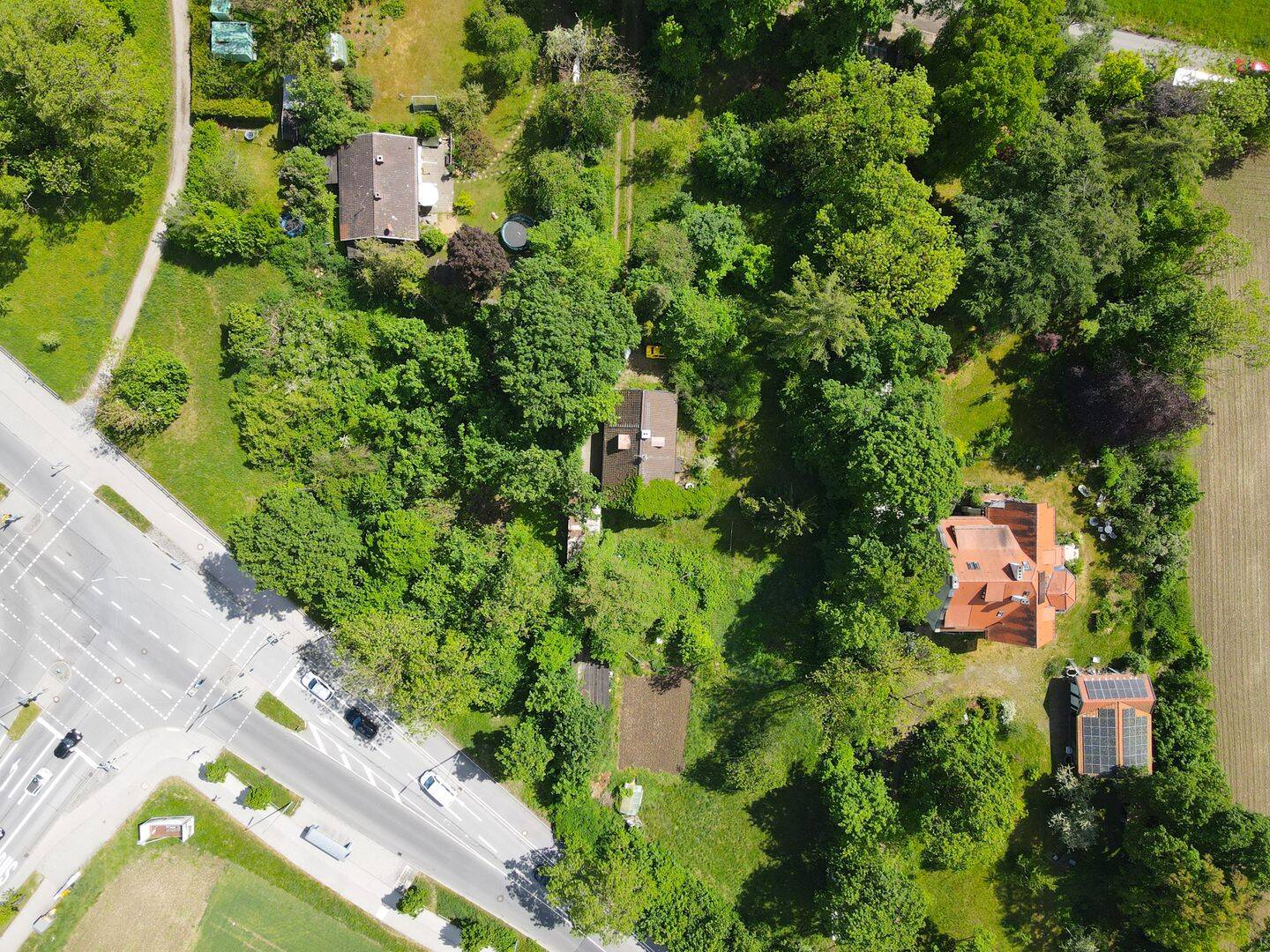 Grundstück in einzigartiger Lage mit Altbestand im Außenbereich, 81479 München (Thalk. Obersendl.-Forsten-Fürstenr.-Solln)