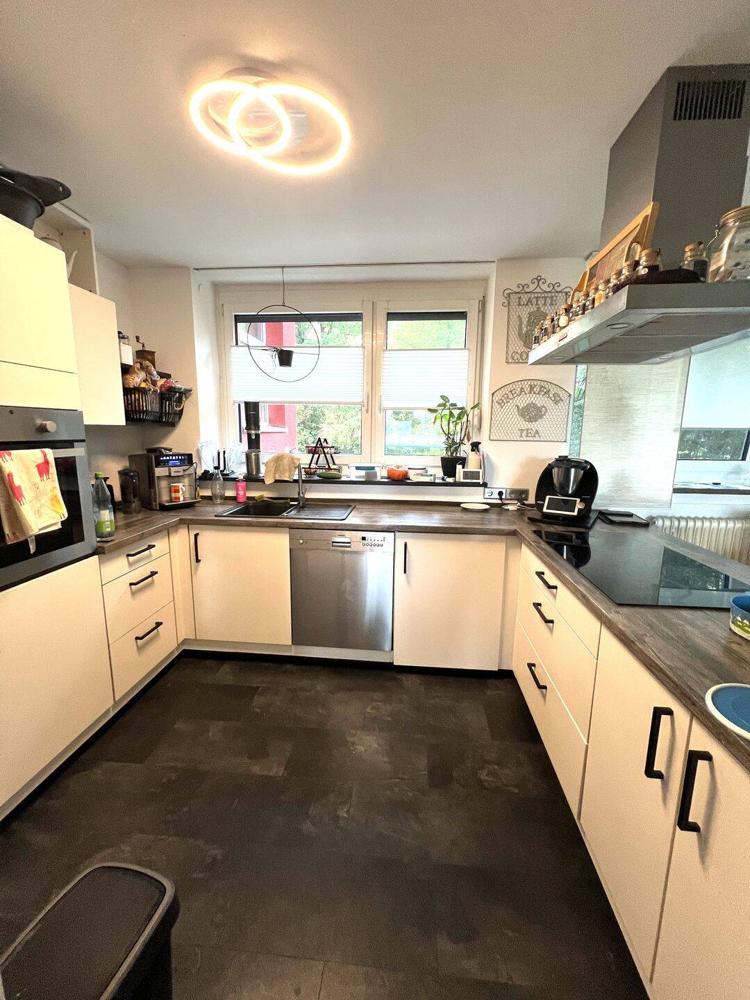 Großzügige 5-Zimmer-Wohnung mit EBK sowie Terrasse und Garten, 97318 Kitzingen