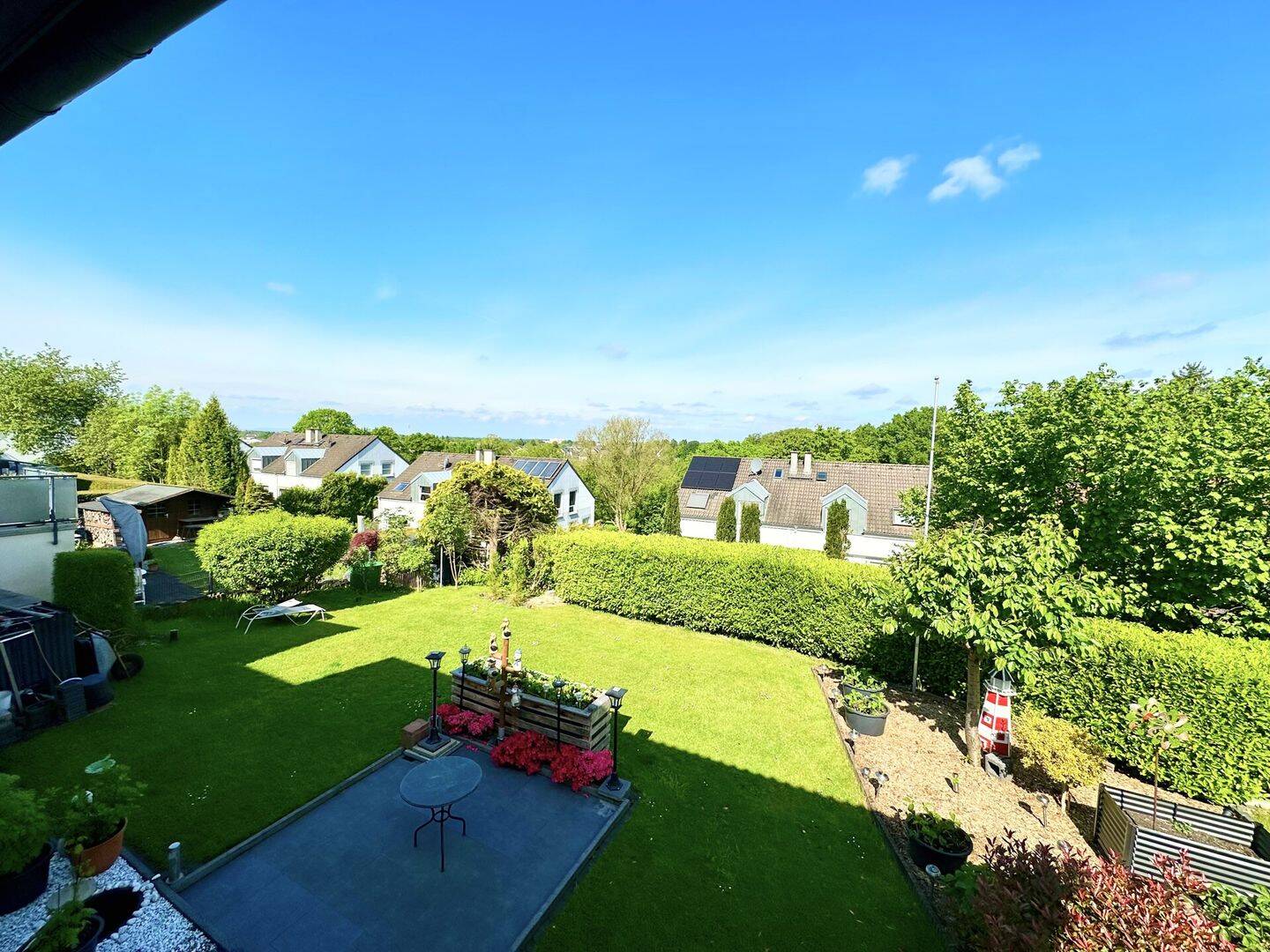 Gepflegtes Freistehendes Einfamilienhaus mit Anliegerwohnung, Gartenidylle, Terrasse und Garage, 42655 Solingen (Höhscheid Merscheid Solingen-Mitte Wald)
