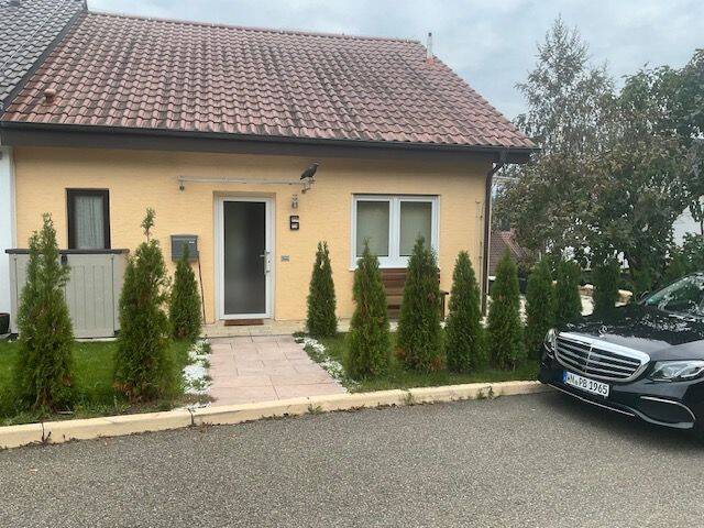 **Gepflegte Doppelhaushälfte in bester Ausblickslage, großem Gartenanteil, Süd-Balkon und Garage**, 73663 Berglen