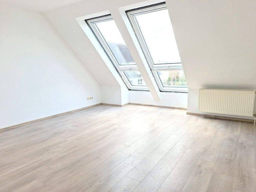 !! Dachgeschoss, 3-Zimmer-Wohnung mit Laminat und Aufzug !!, 9130 Chemnitz (Hilbersdorf Sonnenberg Yorckgebiet Zentrum)