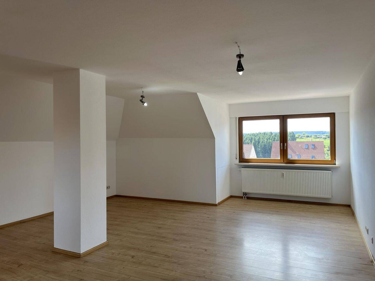 Lichtdurchflutete & großzügige 3-Zimmer Wohnung mit Balkon!, 72280 Dornstetten