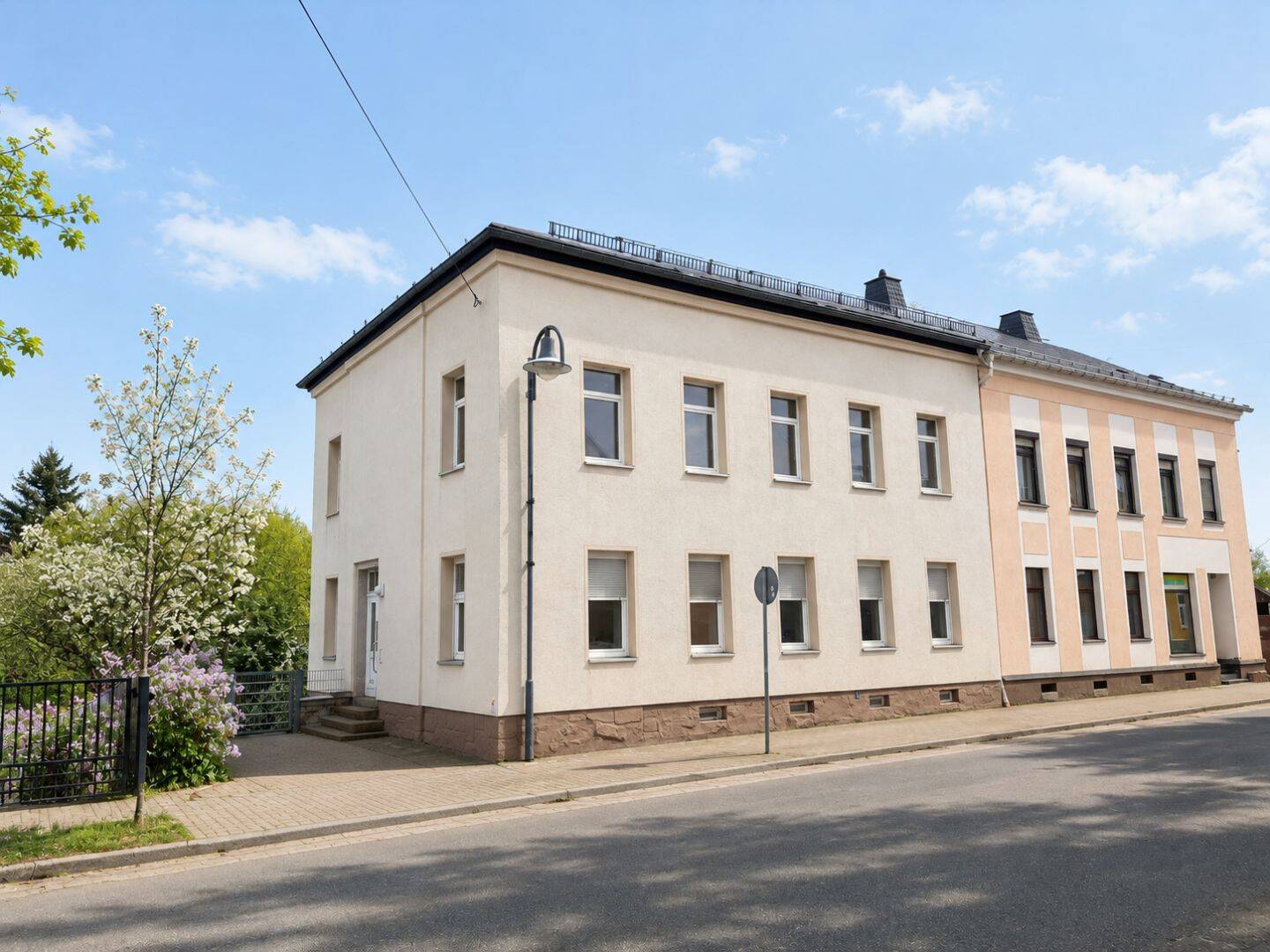 Zweifamilienhaus mit Ausbaupotenzial in zentraler Lage von Lengenfeld im Vogtland, 8485 Lengenfeld