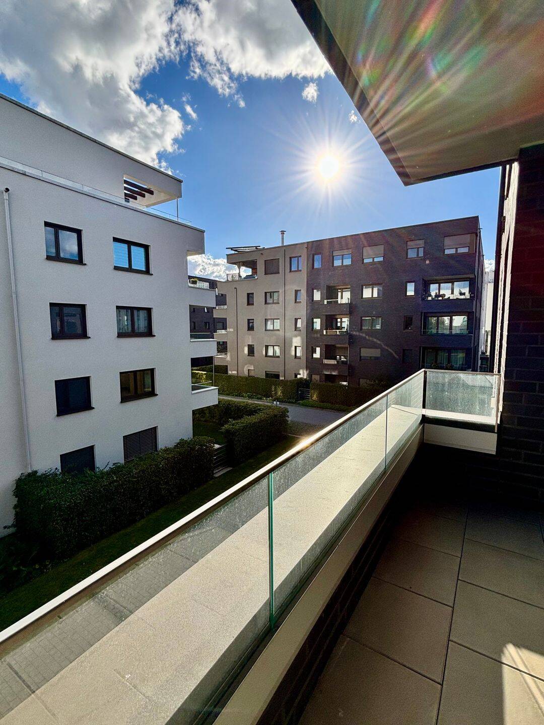 Erlanger Höfe! Moderne 1-Zimmer-Wohnung mit großem Balkon, Einbauküche und TG-Stellplatz!, 91052 Erlangen (Anger Erlangen-Ost Erlangen-Süd Innenstadt)