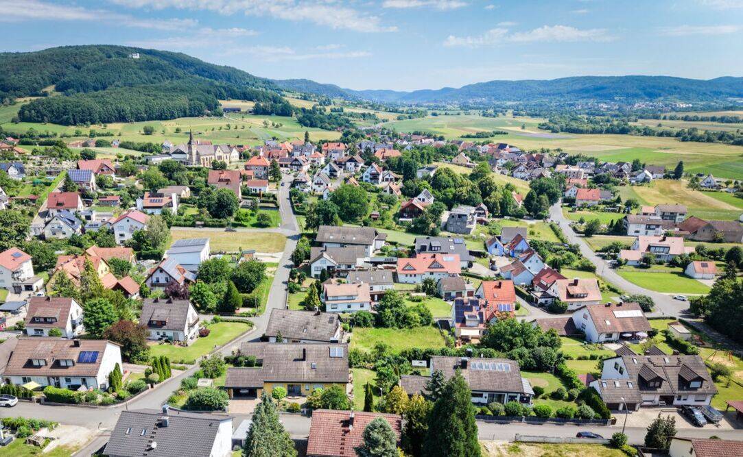 Grundstück mit Weitblick und vielseitiger Bauoption  – voll erschlossen in Weilersbach, 91365 Weilersbach