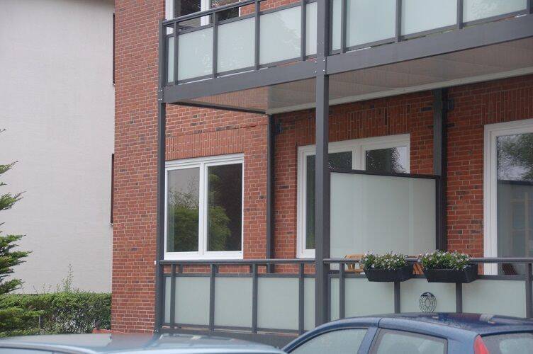 lichtdurchflutete 3 Zimmerwohnung s/w Balkon Stadtnähe, 24534 Neumünster (Innenstadt)