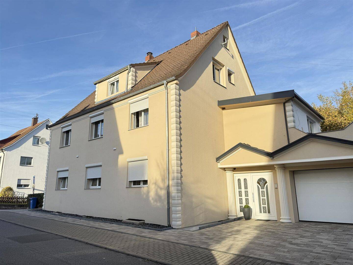Großzügiges Zweifamilienhaus mit ca. 245 m² Wohnfläche und vielseitigen Nutzungsmöglichkeiten, 97922 Lauda-Königshofen