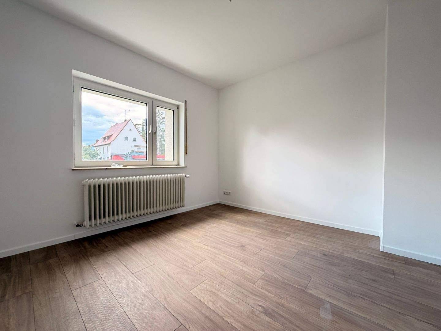 ERSTBEZUG nach Kernsanierung +++ lichtdurchflutete 3 Zimmer Wohnung +++ mit riesigem Balkon +++, 90763 Fürth (Südstadt Weikershof)