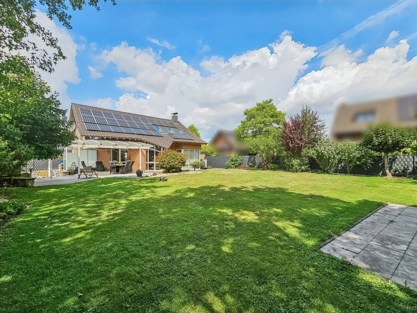 Gangelt – Freistehendes Einfamilienhaus mit Einliegerwohnung in begehrter Lage, 52538 Gangelt