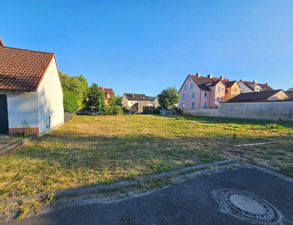 Baugrundstück für eine DHH in Ortsrandlage von Hösbach, 63768 Hösbach
