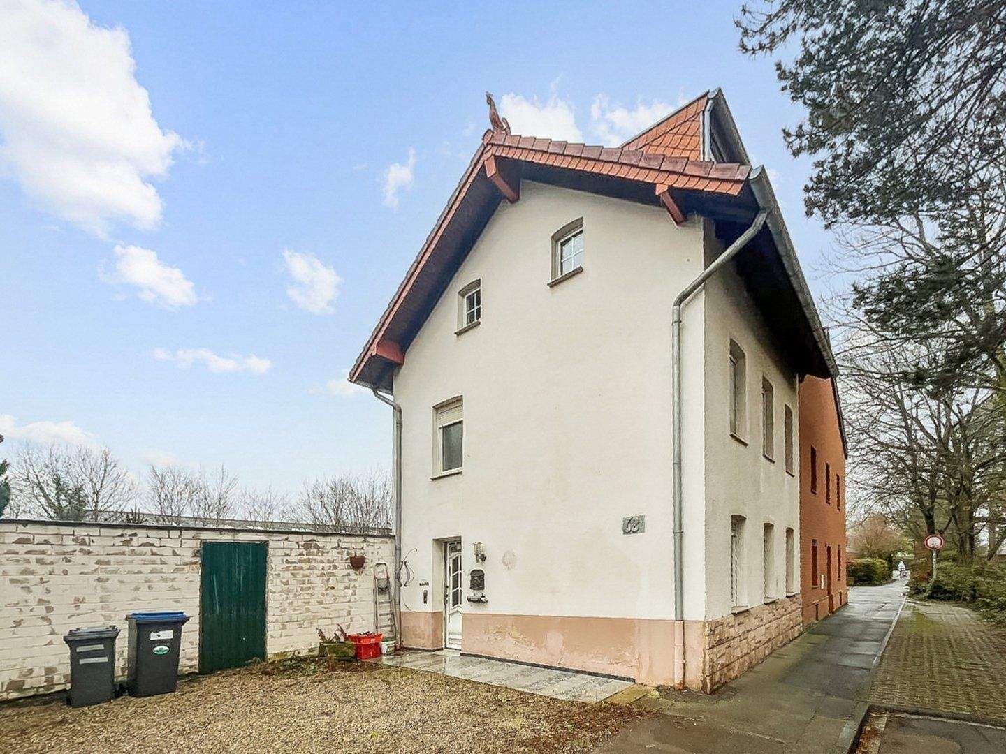 Eschweiler-Bergrath: Charaktervolles Einfamilienhaus mit Ausbaupotenzial in beliebter Lage, 52249 Eschweiler