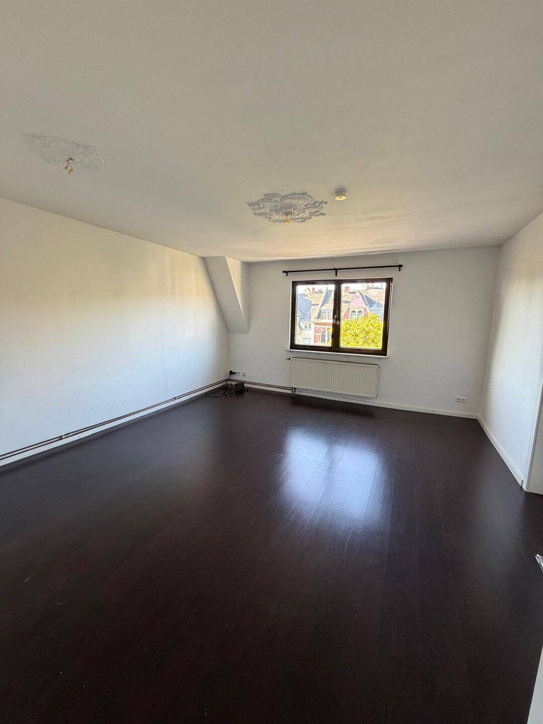 Lichtdurchflutete Dachgeschosswohnung mit Blick, 65185 Wiesbaden (Wiesbaden)