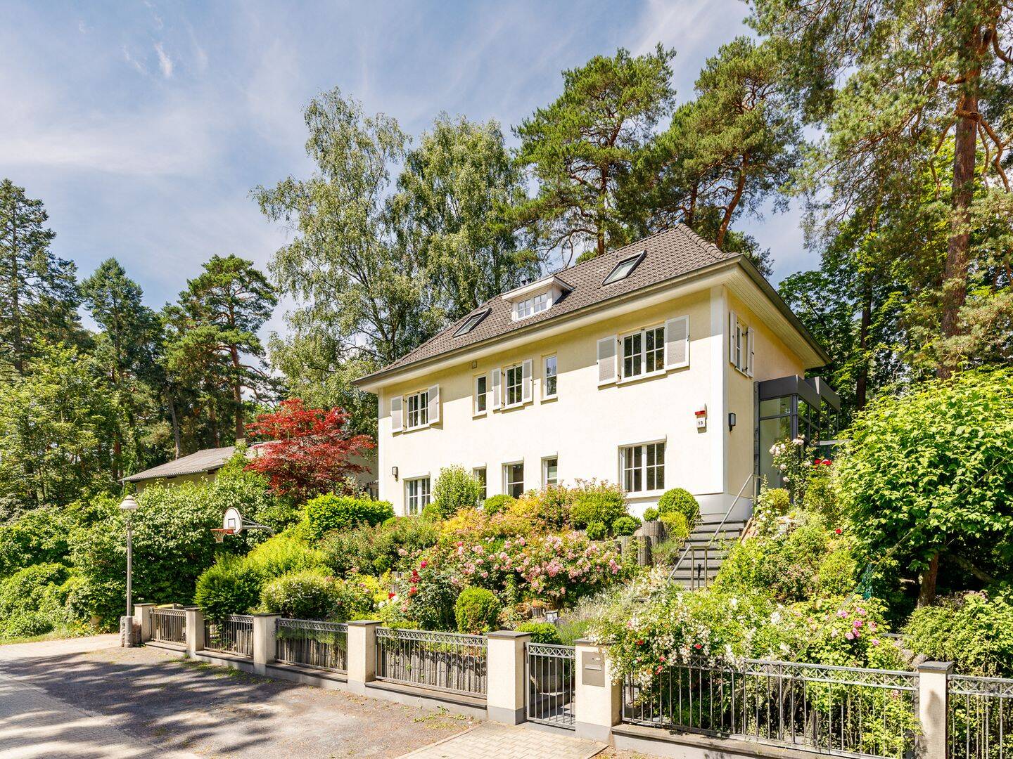The Hillside – Imposante Villa mit großzügiger Raumaufteilung & schönem Garten nahe Zeltinger Platz, 13465 Berlin (Reinickendorf Frohnau Mühlenbecker Land Hermsdorf)