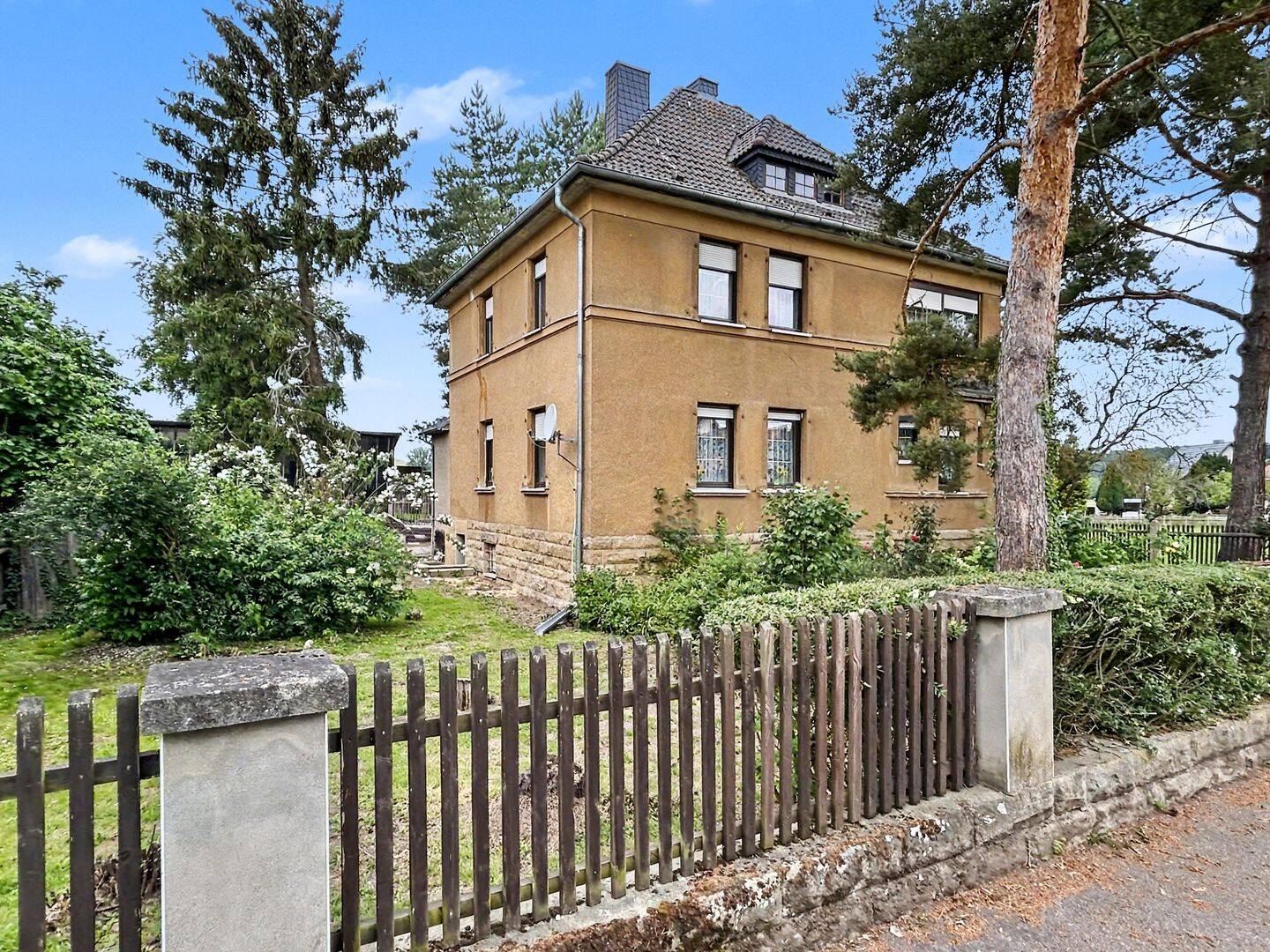 Ländliche Idylle: Einfamilienhaus mit ca. 5.070 m² Grundstück und Ausbaureserven in Wetterzeube, 6722 Wetterzeube