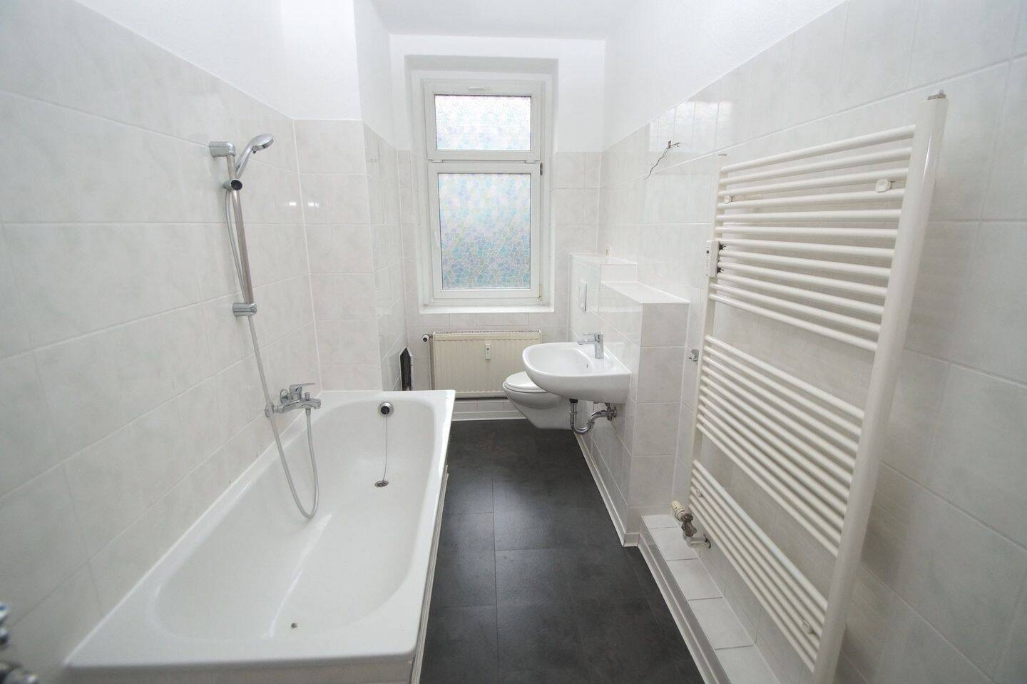 3-Zimmer-EG-Wohnung in Lindenau, Laminat, Badewanne, 4177 Leipzig (Altlindenau Lindenau)