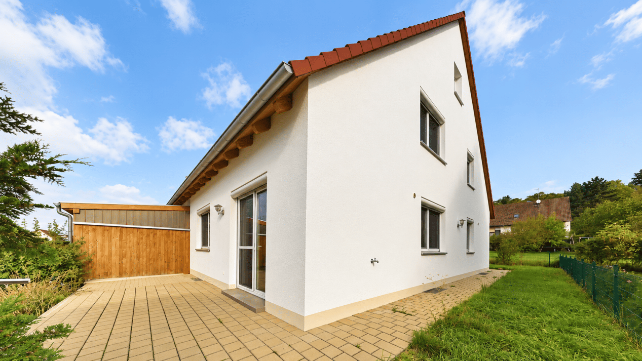 Großzügige Doppelhaushälfte mit 160 m² Wohnfläche, Vollkeller, zwei Garagen & moderner Haustechnik, 91611 Lehrberg