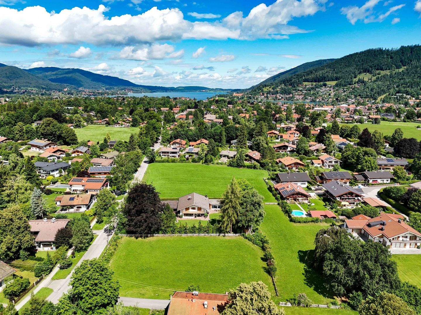 SONNIGES BAUGRUNDSTÜCK FÜR EIN LANDHAUS IN BEVORZUGTER LAGE, ROTTACH-EGERN, 83700 Rottach-Egern