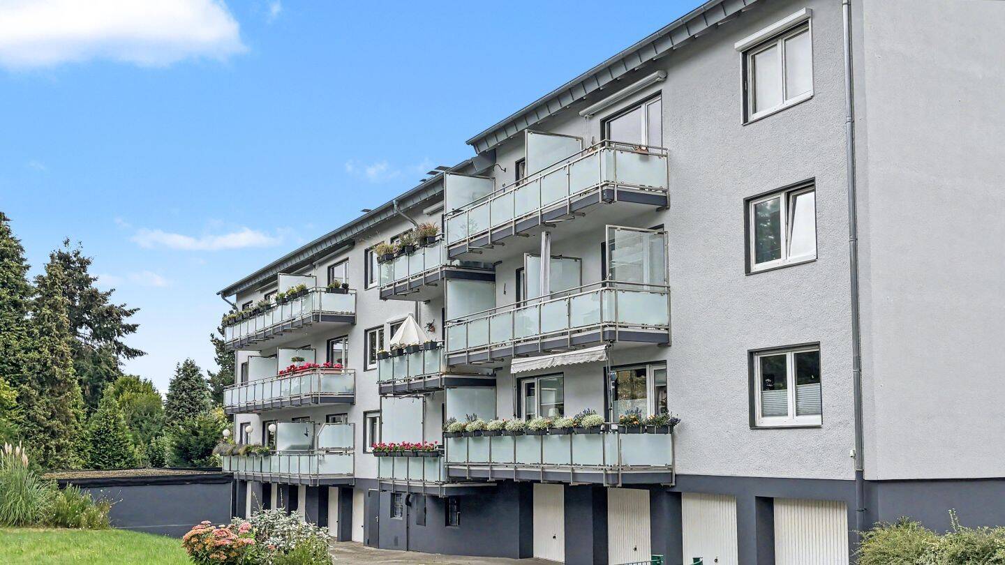 Viel Platz zum Wohlfühlen: 3-Zimmer-Wohnung mit Balkon und zwei Garagen in Mülheim-Broich, 45479 Mülheim an der Ruhr (Broich Saarn Saarn/Mintard Speldorf)