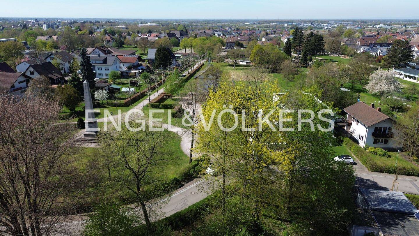 Rarität: Sonniges Baugrundstück in unmittelbarer Nähe zum Turenne-Denkmal, 77880 Sasbach