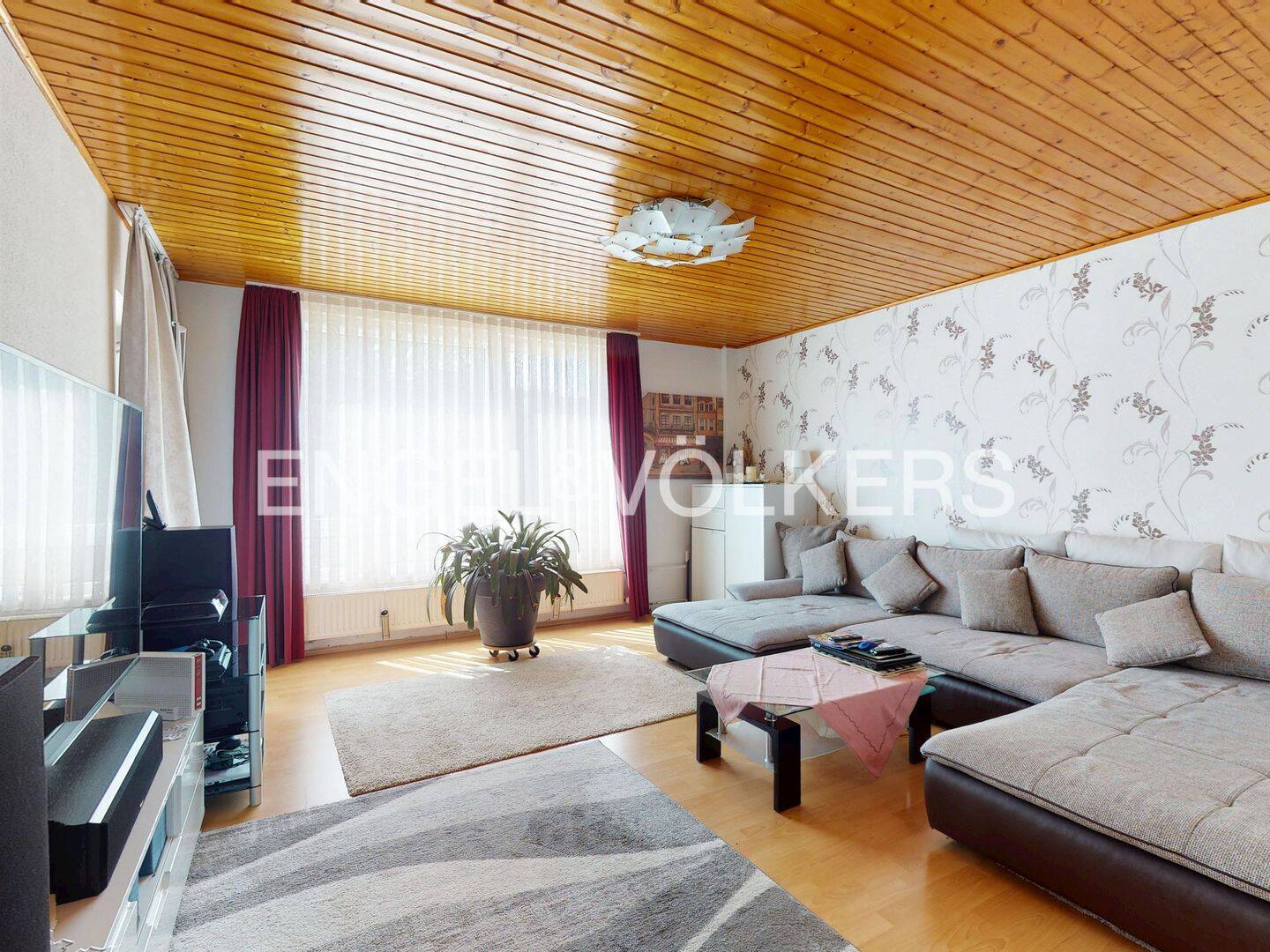 Fischeln! Erdgeschosswohnung mit Loggia und Stellplatz in gepflegtem Mehrfamilienhaus, 47807 Krefeld (Dießem/Lehmheide Fischeln)