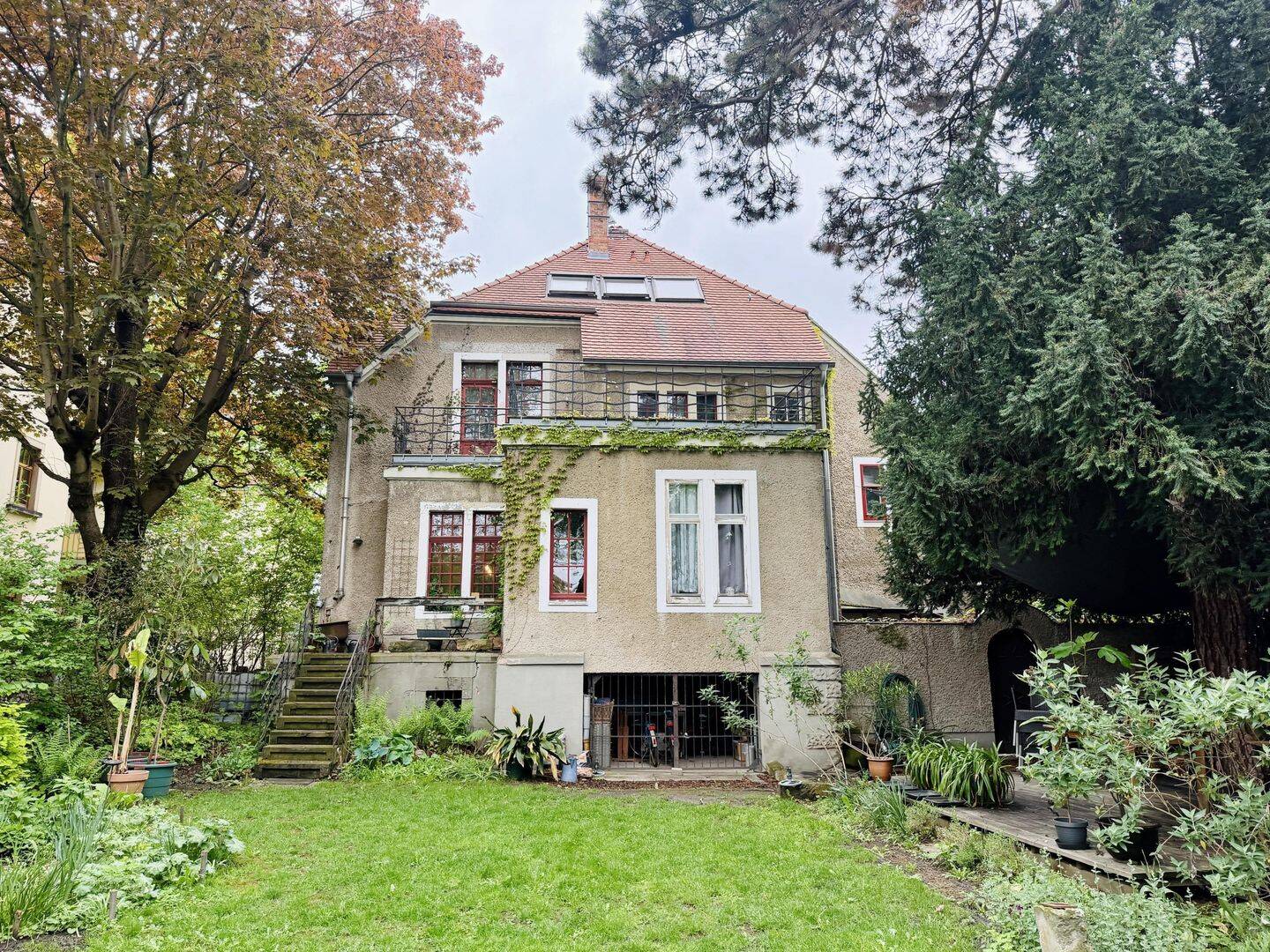 Stilvolle Altbauwohnung mit historischem Charme, Ausbaureserve und traumhaftem Gartengrundstück!, 1157 Dresden