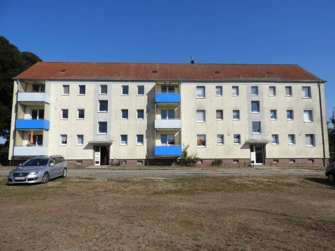 zwei renovierte 3-Raum-Wohnungen mit Balkon in Stretense zu vermieten, 17389 Anklam