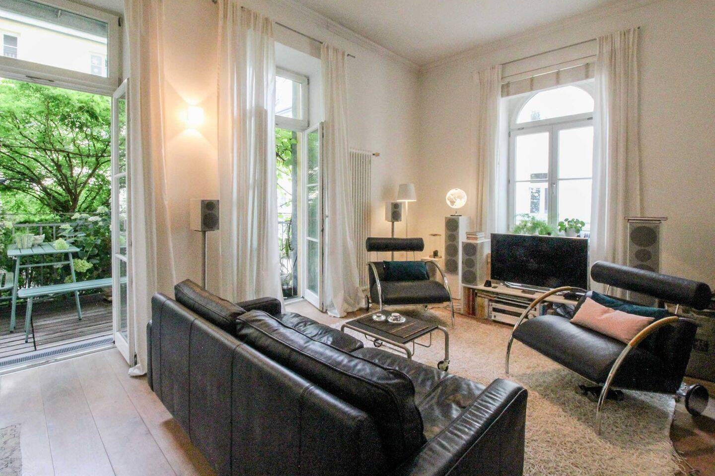 Stilvolle Altbau 2-Zimmer-Wohnung in Top-Lage – Erstklassig saniert mit Balkon, 80636 München (Maxvorstadt Neuhausen-Nymphenburg)