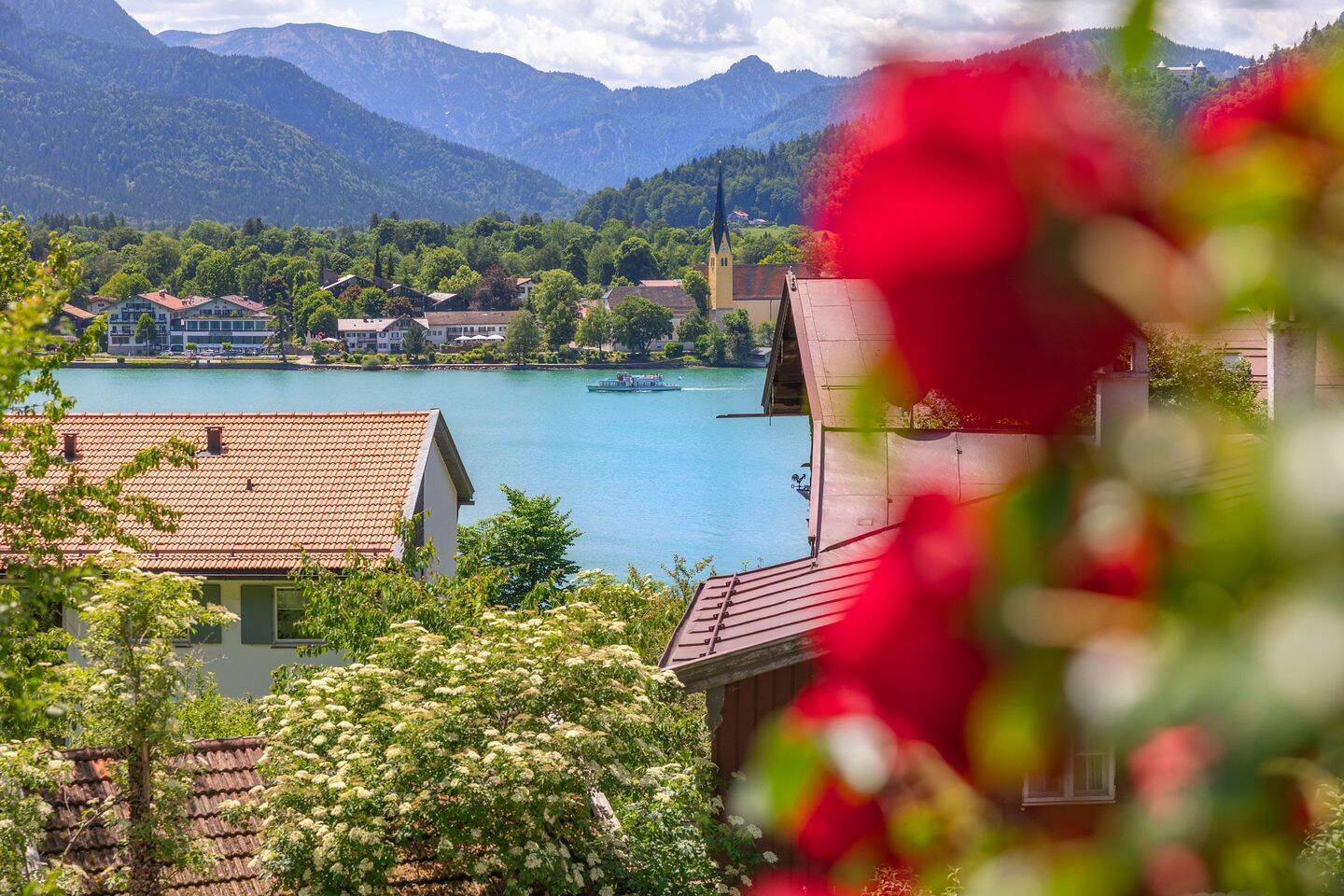 TEGERNSEE PUR – Liegenschaft mit traumhaftem Seeblick! Solider Bestand – Sanierung oder Neubau, 83684 Tegernsee