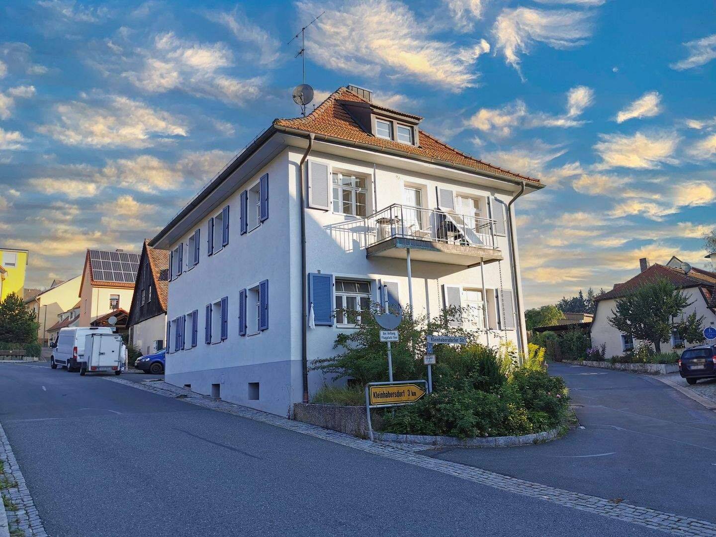 Wohnhaus mit 10 Zimmern für die große Familie, 91590 Bruckberg