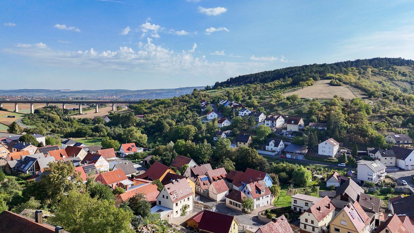 Traumhaftes Baugrundstück in ruhiger Aussichtslage – 900 m² voll erschlossen, 97274 Leinach