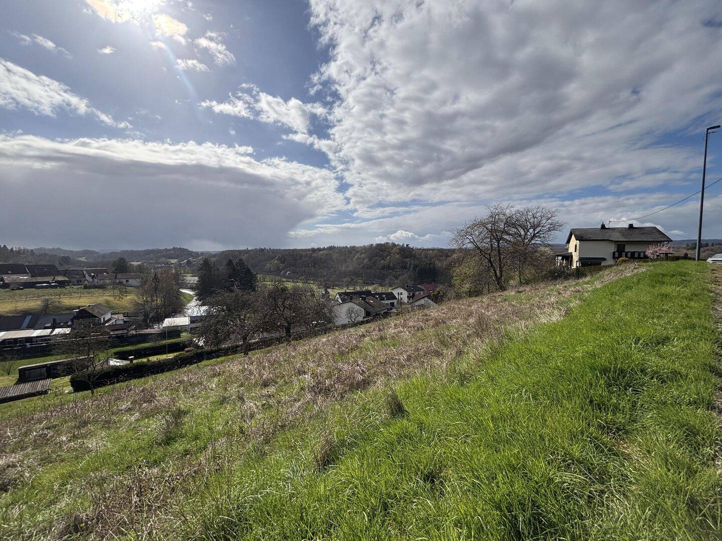 Traumhaftes Baugrundstück mit Weitblick in Wadern-Rathen, 66687 Wadern