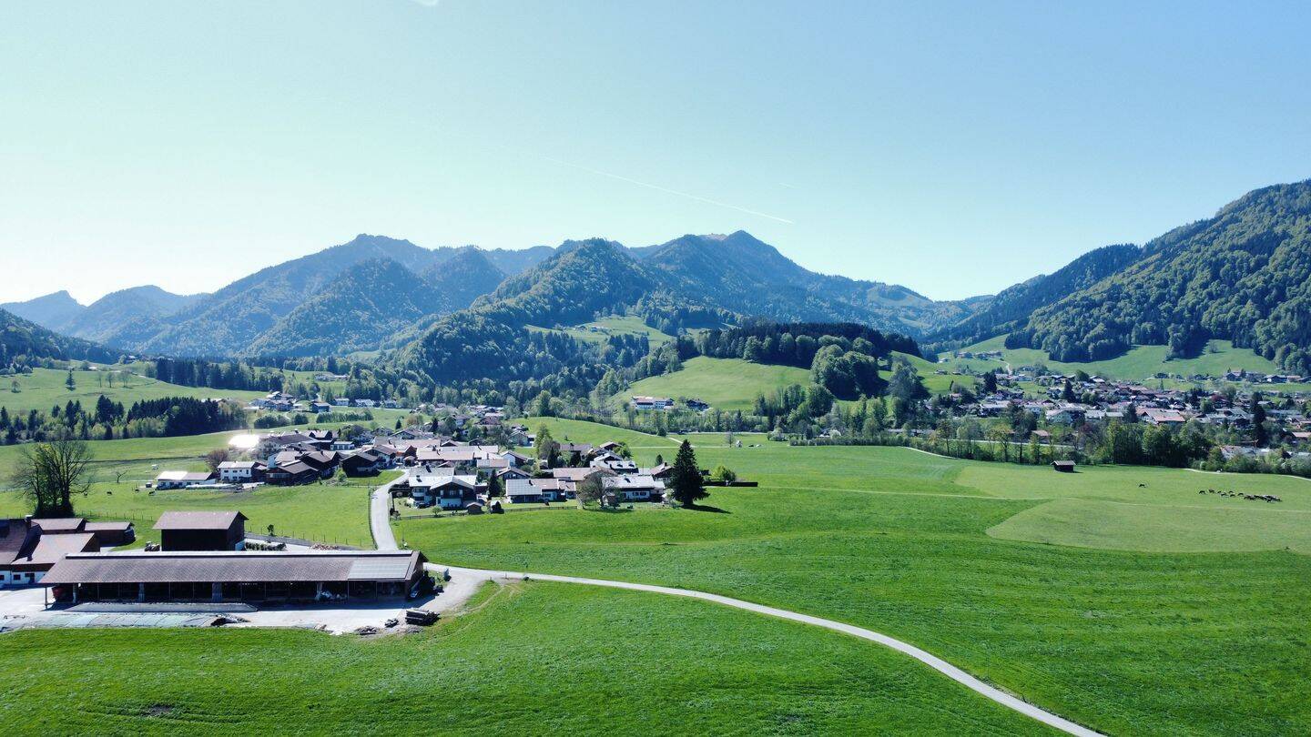 Baugrundstück Doppelhaushälften in sonniger Ortsrandlage von Ruhpolding mit Blick auf Felder & Berge, 83324 Ruhpolding