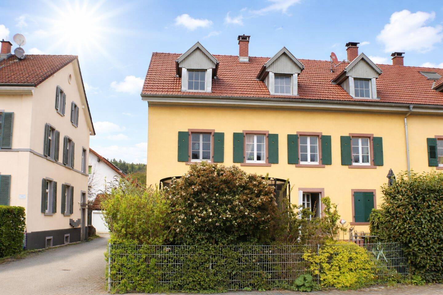Großzügige 5-Zimmer-Dachgeschosswohnung in einem denkmalgeschützten Wohnensemble in Maulburg, 79689 Maulburg