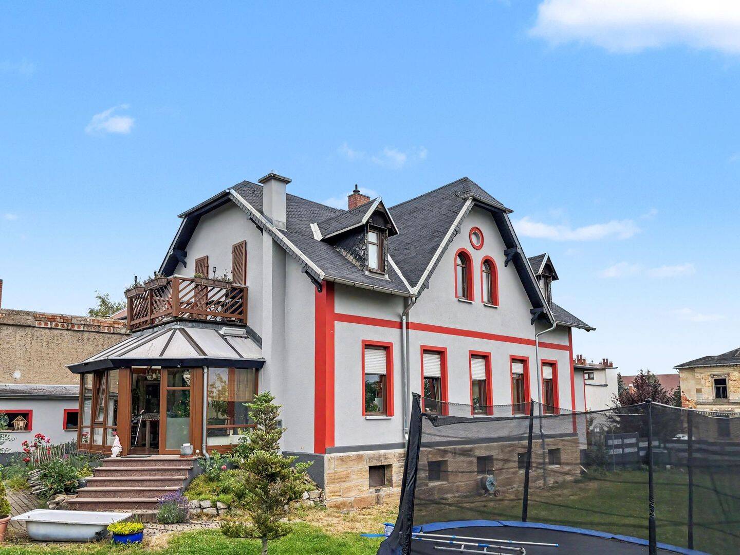 Großzügiges Einfamilienhaus mit Stil, Charme und großem Grundstück in zentraler Lage von Eisenberg, 7607 Eisenberg