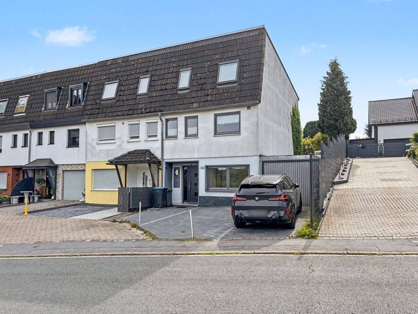 Reihenendhaus mit Einliegerwohnung und herrlicher Aussicht in Ennepetal-Voerde, 58256 Ennepetal
